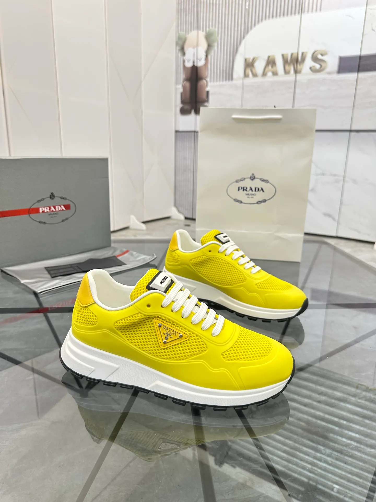 Men's shoes for sale 💰: 💰P600¥ High-end top quality Product trademark: Prada *"Prada*" low-top casual shoes Regular size: 38-45 (can be customized to 46) Product materials: Upper imported glue splicing original material, breathable lining, cowhide foot pads, original outsole. Number: 832